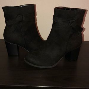 Payless 10W Black Ankle Boots